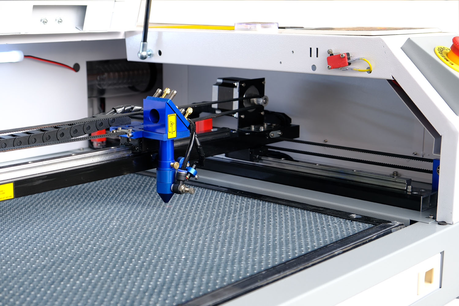 Traceur laser KH5030 pendant le fonctionnement